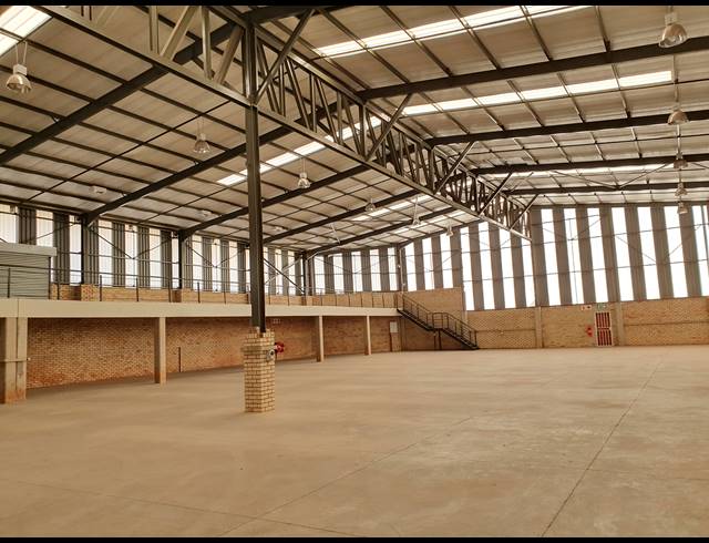 1,998M² WAREHOUSE TO LET IN AMALGAM